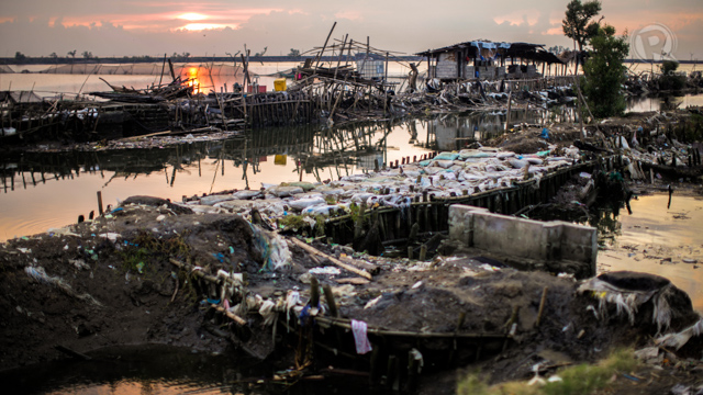 PERENNIAL FLOODING. Navotas continues to find solutions to persistent flooding. Photo by Rappler/John Javellana