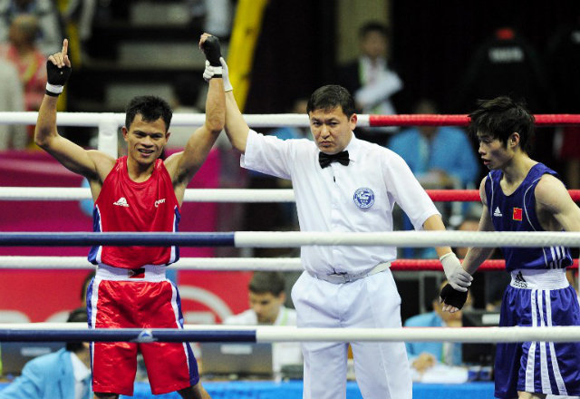 OUT OF COMPETITION. Rey Saludar of the Philippines fell to Mg Nge of Myanmar in the seminfinals of the 27th Southeast Asian Games. File photo from the 2010 Asian Games by AFP
