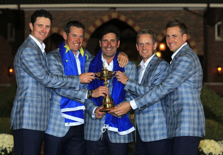 EUROPE VICTORY. Justin Rose, Lee Westwood, Jose Maria Olazabal, Luke Donald and Ian Poulter pose with the Ryder Cup after Europe defeated the USA 14.5 to 13.5 to retain the Ryder Cup. Agence France-Presse. 