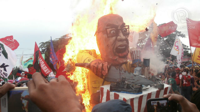 HOT TOPIC. Protesters on Monday, July 22, burn an effigy of President Benigno S. Aquino III's along Commonwealth Avenue in Quezon City