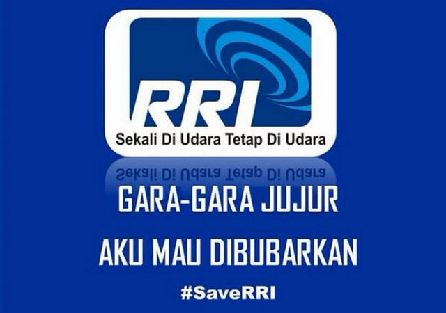 Gambar #SaveRRI beredar luas di media sosial Twitter menyusul adanya kabar bahwa lembaga penyiaran publik tersebut akan ditutup. Kabar ini mencuat setelah RRI mengeluarkan hasil hitung cepat yang memenangkan capres Jokowi.
