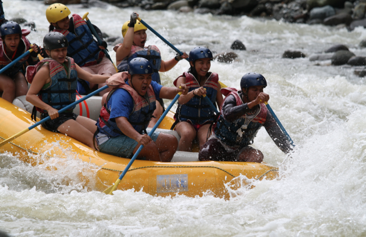 ROILING RIVER. The best time for thrill seekers to visit is October according to Diaz. Photo courtesy of Anton Diaz and www.ourawesomeplanet.com. 