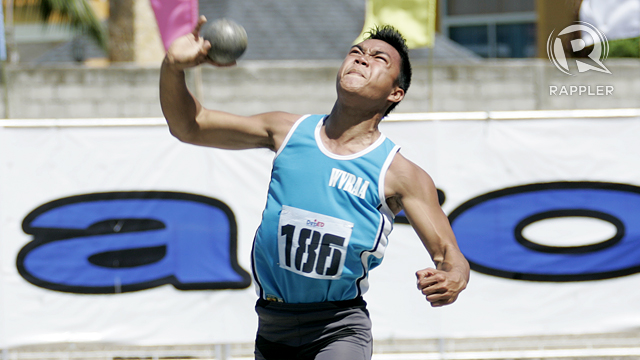 FINAL GASP. Gemolaga gave it all in his last throw. And he proved to be successful. Photo by Rappler/Josh Albelda.