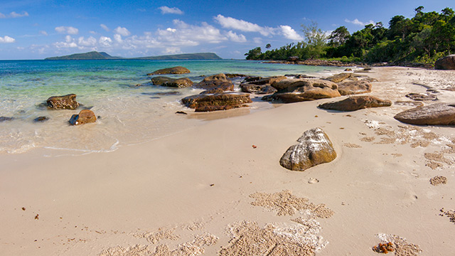 PRISTINE AND UNSPOILED. The beaches of Sihanoukville are some of the most unspoiled in Southeast Asia. Image from Shutterstock