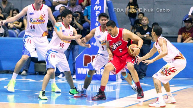 THE BOSS. Until now, Thoss draws double -- and even quadruple -- teams in the PBA. Photo by PBA Images/Nuki Sabio.