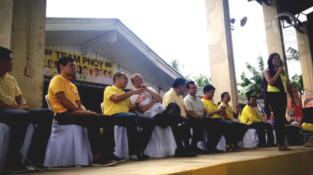 Team PNoy and the Durano clan at a campaign rally in Liloan, Cebu. RAPPLER/Carmela Fonbuena