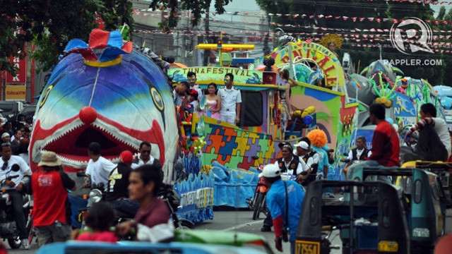 COLORS. The parade was a major hit to the revelers. Photos by Edwin Espejo