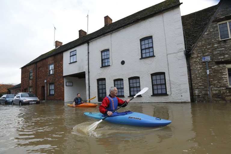 FLOODED. People use canoes to travel through floodwaters in Malmesbury on November 25, 2012. AFP PHOTO / JUSTIN TALLIS
