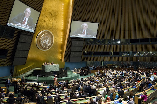A view of the General Assembly Hall as Deputy Secretary-General Jan Eliasson (shown on screens) addresses the fifty-seventh session of the Commission on the Status of Women (CSW), at UN Headquarters in New York, 4 March 2013. UN Photo / Rick Bajornas