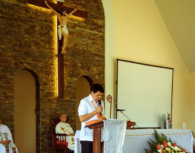 UNVELING. Vista Land chair Manuel Villar participates in the inaugural mass at his group's new church in Cagayan de Oro. Photo courtesy of Vista Land