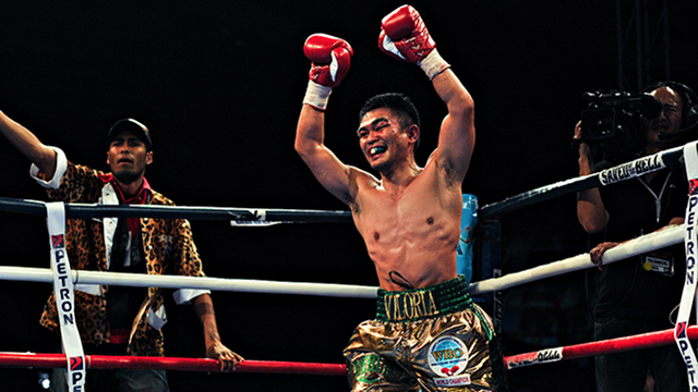 VILORIA VICTORY. Brian Viloria raises his arms in triumph after his victory over Giovani Segura in December 2011. File photo by Oliver Lucas.