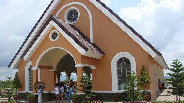 NEWLY OPENED. Businessman-turned senator Manuel Villar inaugurates San Vicente Ferrer Church in Cagayan de Oro. Photo courtesy of Villar group