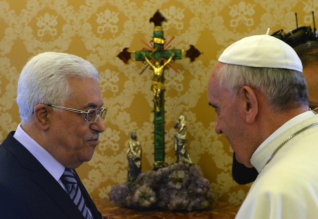 MAHMUD AND FRANCIS. Pope Francis (R) receives Palestinian President Mahmoud Abbas (L) in a private audience in the pontiff library, Vatican City, Vatican, 17 October 2013. EPA/Maurizio Brambatti/Pool