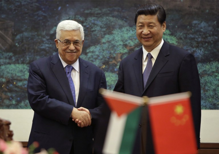 ABBAS MEETS XI. China's President Xi Jinping (R) shakes hands with his Palestinian counterpart Mahmoud Abbas during a signing ceremony at the Great Hall of the People in Beijing on May 6, 2013. AFP PHOTO / POOL / Jason Lee