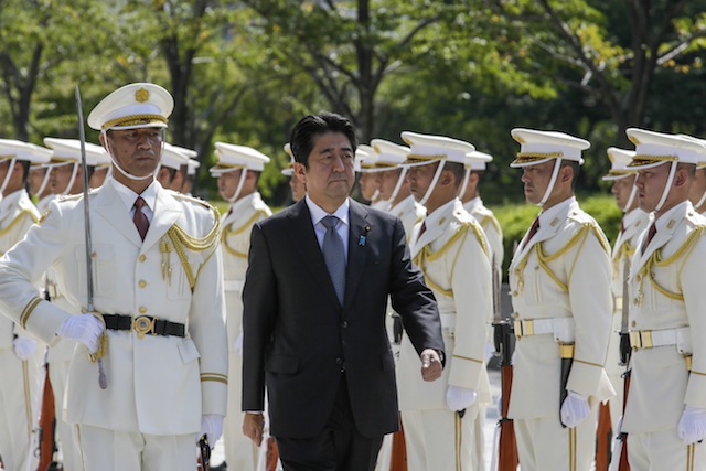ON ALERT. Japanese Prime Minister Shinzo Abe reviews guard of honor at Defence Ministry in Tokyo, Japan, on 12 September 2013. EPA/Kimimasa Mayama