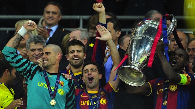 EPIC COMEBACK. FC Barcelona's French defender Eric Abidal (R) celebrates with the trophy at the end of the UEFA Champions League final match FC Barcelona vs Manchester United, on May 28, 2011 at Wembley stadium in London. AFP PHOTO / CARL DE SOUZA