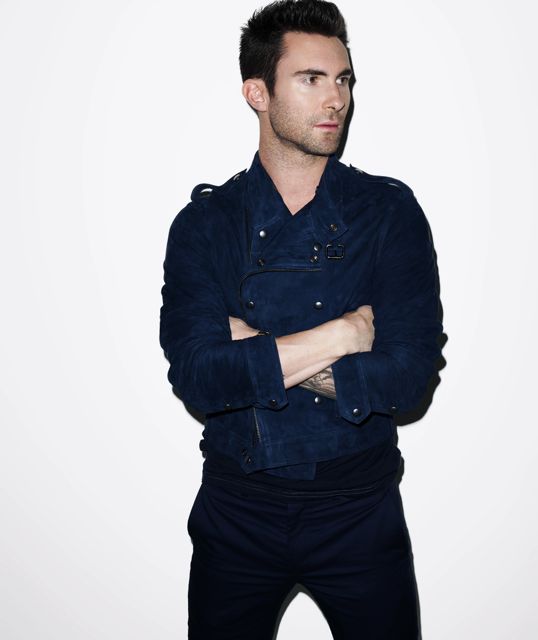 ADAM LEVINE ROCKS HIS Bench outfit. Will he be wearing it tonight? We have to watch the concert to find out!