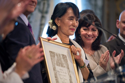 HONORARY CITIZEN. Aung San Suu Kyi is made an honorary Paris citizen during her European tour. File photo from AFP