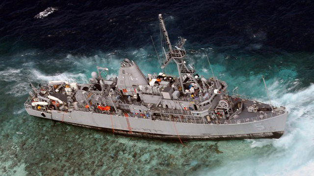 WAITING TO BE DISMANTLED. The mine countermeasures ship USS Guardian seen on Tuesday, January 22, 2013 on the Tubbataha Reef in the Sulu Sea, where it ran aground on January 17. AFP PHOTO / US NAVY