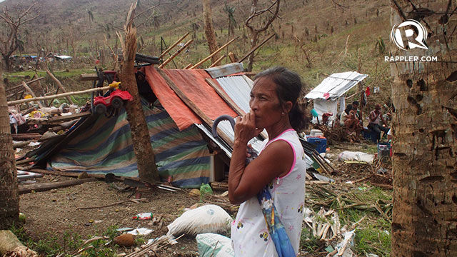 VULNERABLE WOMEN. After Super Typhoon Yolanda (Haiyan) hit Eastern Visayas, many of the womenfolk end up picking up the pieces. Rappler file photo