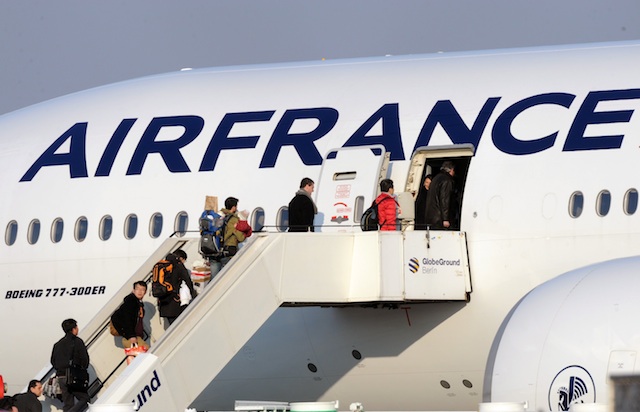 IN TROUBLE. Authorities say 1.3 tons of cocaine stashed in Caracas-Paris Air France flight could not have been possible without accomplices among airline staff. In this file photo, passengers board an Air France plane in Berlin, Germany. EPA Soeren Stache