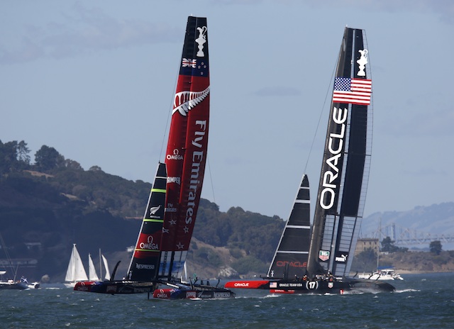 NAILBITER. Emirates Team New Zealand (L) and Oracle Team USA (R) sail in a winner-takes-all Race 19 during the America's Cup Finals on the San Francisco Bay in San Francisco, California, USA, 25 September 2013. EPA/Monica Davey