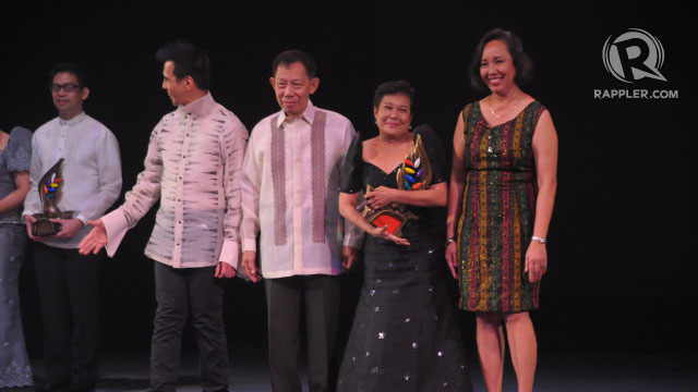 SUPERSTAR. Nora Aunor smiles through happy tears as she accepts her award beside NCCA Chairman Felipe de Leon and other members of NCCA