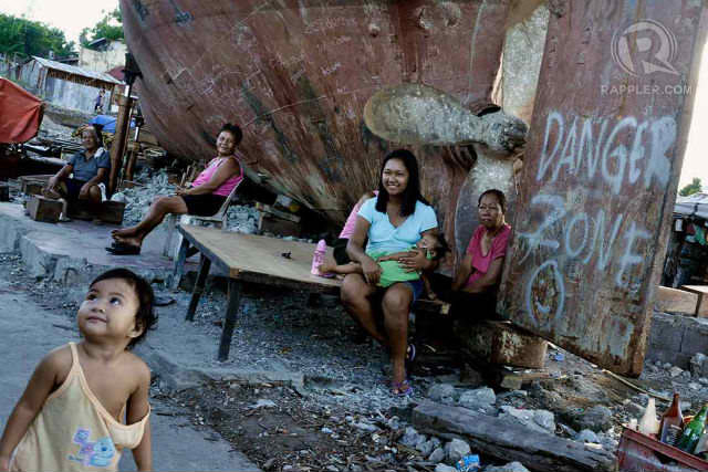 NUTRITION. How do disasters affect the nutritional status of Filipino families? File photo by LeAnne Jazul/Rappler