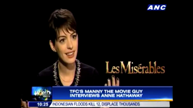 SAME INTERVIEWEE, DIFFERENT RESULT. 'Les Mis' star Anne Hathaway gamely answered Manny the Movie Guy's questions. Screen grab from YouTube (TheABSCBNNews)