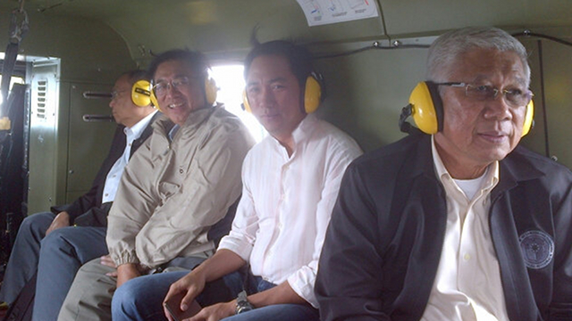 PABLO MODE. Members of the Aquino Cabinet on a chopper to accompany President Aquino in visiting Compostela Valley and Davao Oriental. Joining Aquino are Health Secretary Enrique Ona (2nd from L), Energy Secretary Jericho Petilla (3rd from L), and Defense Secretary Voltaire Gazmin (rightmost). Photo by DSWD Secretary Dinky Soliman 
