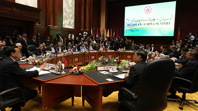 SUMMIT AGENDA. The ASEAN tackles South China Sea disputes in its 23rd summit in Brunei. Photo by Malacañang Photo Bureau