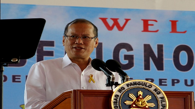WORK DOUBLE TIME. President Aquino gave his marching orders to the Civil Aviation Authority of the Philippines (CAAP) to work double time for the lifting of the bans imposed by US and EU on local carriers. Photo from Malacanang