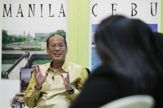 NO PROOF. In Brunei, President Benigno Aquino III tells reporters he's unconvinced that China placed concrete blocks in Panatag. Photo by Robert Viñas/Malacañang Photo Bureau 