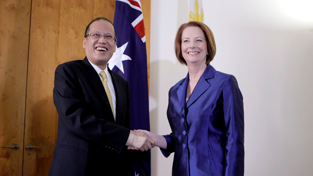 'WAITING FOR RULES.' President Aquino and Australian Prime Minister Julia Gillard discussed the prospects of mining but Secretary Carandang said Australian investors want to wait to see the Philippines' rules on the industry. Photo by Malacañang Photo Bureau 