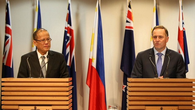 DEFENSE COOPERATION. President Benigno Aquino III (left) and New Zealand Prime Minister John Key (right) hold a joint press briefing discussing among others a deal on defense cooperation. Photo by Malacañang Photo Bureau 