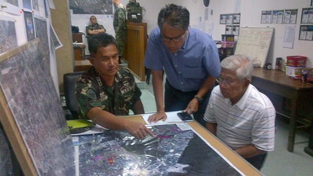 RETIRING: Wesmincom chief Lt Gen Rey Ardo (Leftmost) played a critical role in drafting the military strategy in the Zamboanga City Crisis. Government photo