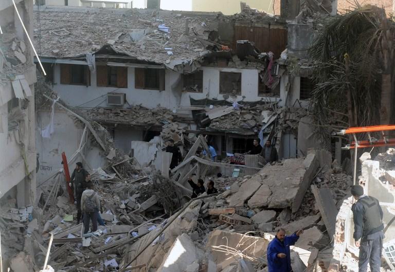 EXPLOSION SITE. Picture released by Telam showing the destruction caused after a powerful blast ripped through a 10-story building in Argentina's third largest city, Rosario, on August 6, 2013. Photo by AFP / Telam / Jose Granata