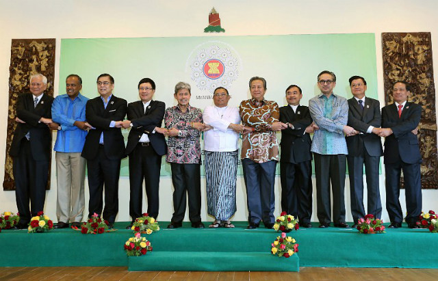 FOREIGN MINISTERS. In January, Philippine Foreign Secretary Albert del Rosario (first from left) and his ASEAN counterparts meet in Bagan, Myanmar for the first time in 2014. File photo by AFP
