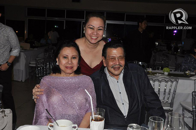 ONE MORE. Janet Napoles poses with the former President Joseph Estrada and former Sen Loi Ejercito. Photo obtained by Rappler