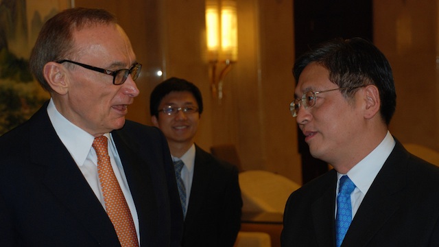 Australian Foreign Minister Bob Carr meets Shanghai Vice-Mayor Tu Guangshao in Shanghai, China on 12 May 2012. Photo courtesy of the Australian Foreign Ministry.
