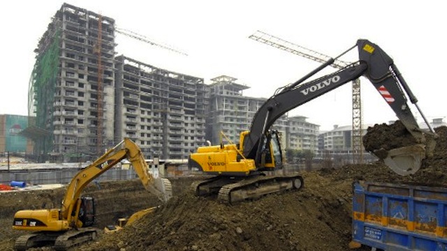 NEW PROJECT. Ayala Land Inc. ties up with the Alcantara group for the development a property in Davao City. This photo shows construction at one of the projects of the real estate giant in Taguig City. Photo courtesy of AFP