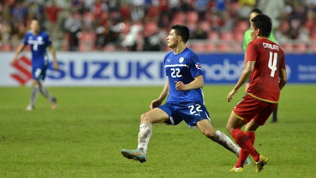 OUT OF TIME. The Azkals scored late but ended up with no time left to equalize against Thailand. Paul Mulders (R) scored the only goal for the Philiipines. Photo by Anton Sheker / www.goal.ph