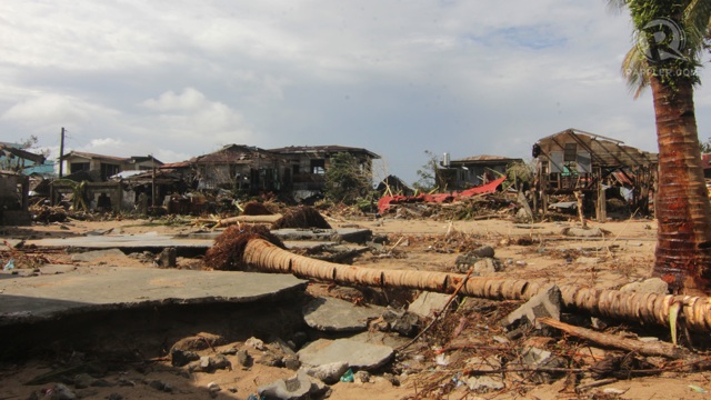 FLATTENED. Few houses and structures withstand the fury of Super Typhoon Yolanda. Photo by Franz Lopez/Rappler