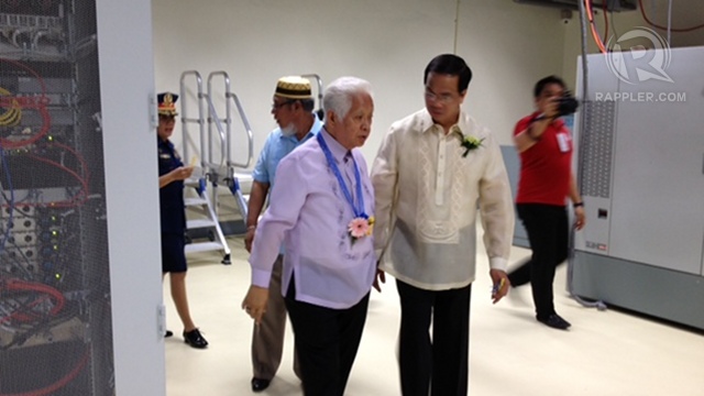 QUALITY CHECK. Comelec Chair Sixto Brillantes Jr and NPO director Emmanuel Andaya tour the 5,000-square meter facility. Photo by Paterno Esmaquel II 