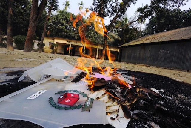 ELECTION VIOLENCE. Election materials burn following an attack on a polling station in the northern town of Bogra on January 5, 2014. AFP Photo