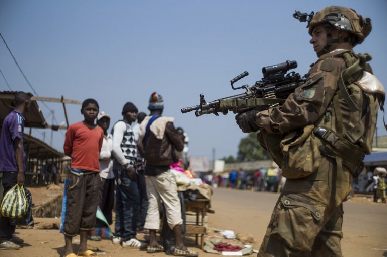 SECURING BANGUI. French troops patrol in a street of the Muslim PK-5 district in Bangui, Central African Republic on December 16, 2013. AFP/Fred Dufour