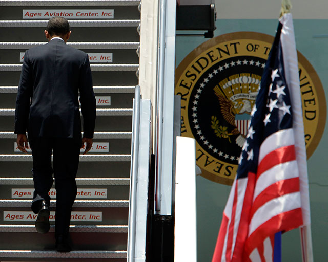 DEPARTURE. US President Barack Obama ends his two-day visit to the Philippines on April 29, 2014. Photo by Ritchie Tongo/EPA