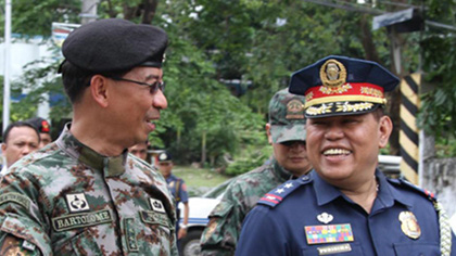 Philippine National Police (PNP) Chief Nicanor Bartolome with Director Alan Purisima, now chief of the directorial staff of PNP. Photo from PNP-NCR Office