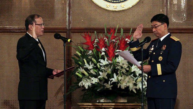 'NO DUTY.' President Aquino says police chief Nicanor Bartolome will go on a 'no duty status' before his scheduled retirement in March 2013. File photo by Malacañang Photo Bureau 