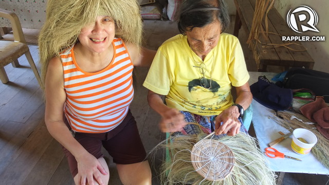 CRAFTS. The author's mother is proud to meet a Chavayan weaver